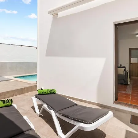 Montana Con Piscina Privada Y Bbq Apartmán